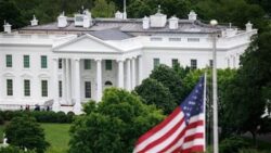 البيت الأبيض: البحرية الأمريكية ستبدأ في مرافقة ناقلات النفط في مضيق هرمز.