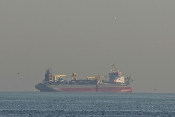 إرتفاع النفط مع إستمرار إغلاق مضيق هرمز 