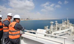 مدبولي يتفقد ميناء سوميد بالعين السخنة لمتابعة جاهزية استقبال الغاز المسال