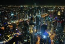 إنفجار يهز دبي بعد إصطدام طائرة مسيرة بناطحة سحاب "مارينا 23" أسفر عن إصابة المبنى. 