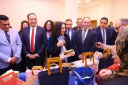 مايا مرسي تتفقد معرض منتجات المتعافيات من الإدمان بالتعاون مع حياة كريمة