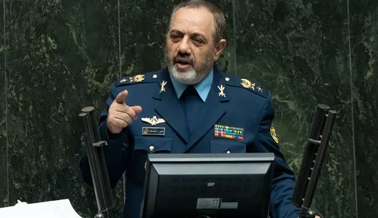 استشهاد وزير الدفاع الإيراني العميد عزيز نصير زاده وعدد من كبار القادة العسكريين في ضربة وصفت بالمأساوية مع تسليط الضوء على مسيرته العسكرية وأدواره في تطوير الصناعات الدفاعية الإيرانية