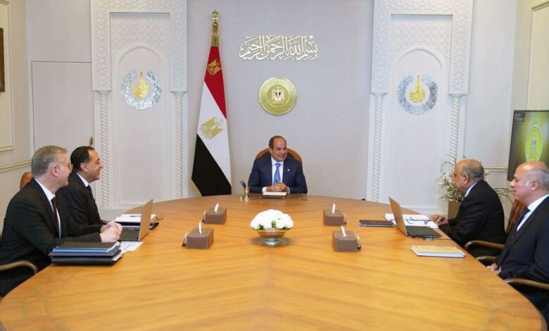 إجتمع الرئيس السيسى اليوم برئيس مجلس الوزراء ووزيرى الكهرباء والبترول.