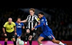 نيوكاسل يهزم تشيلسي بهدف جوردون في الدوري الإنجليزي