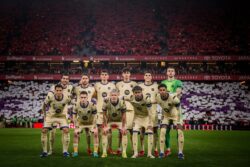 فليك يعلن تشكيل برشلونة لمواجهة إشبيلية في الدوري الإسباني