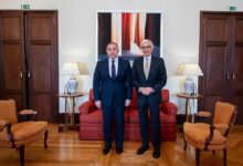 سفير مصر بلشبونة يبحث مع رئيس البرلمان البرتغالي سبل الارتقاء بالعلاقات البرلمانية