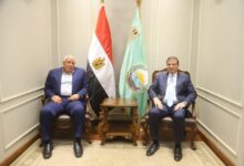 وزير الزراعة ومحافظ مطروح يبحثان خطة متكاملة لتعزيز التنمية الزراعية والإنتاج الحيواني.