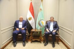 وزير الزراعة ومحافظ مطروح يبحثان خطة متكاملة لتعزيز التنمية الزراعية والإنتاج الحيواني.