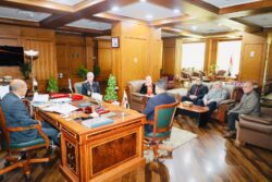 محافظ السويس يستقبل اللجنة المشكلة لتيسير الأعمال لنادي منتخب السويس