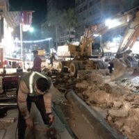 عدسة المساء العربي تتابع إحلال وتجديد خط مياه قطر 8 بوصه بالعجمي.