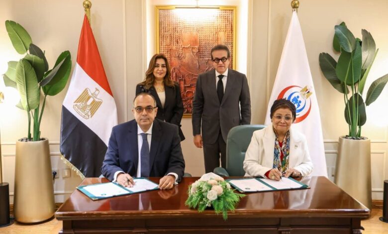 وزيرا الصحة والتنمية المحلية يشهدان توقيع بروتوكول لدعم الاستراتيجية الوطنية