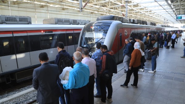 المواعيد الكاملة لمترو الأنفاق والقطار الكهربائي الخفيف