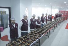 الجيزه:مؤسسة أبو العينين تطعم 20 ألف صائم يوميا بأكبر مائدة إفطار