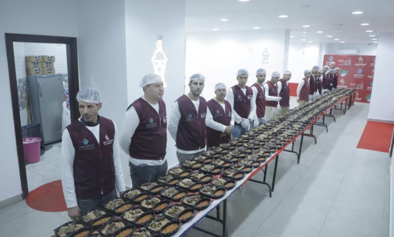 الجيزه:مؤسسة أبو العينين تطعم 20 ألف صائم يوميا بأكبر مائدة إفطار