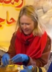 السفيرة الألمانية تشارك في إفطار المطرية "المحشي كله بإيدينا امبارح"