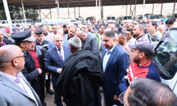 محافظ الغربية يتفقد موقفي الجلاء والجملة بطنطا لمتابعة الالتزام بالتعريفة 