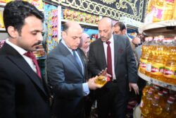 محافظ الغربية يخفض سعر بيض المائدة إلى 110 جنيهات خلال تفقده معرض «أهلاً رمضان» بالسنطة