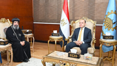 محافظ الغربية يستقبل الأنبا إغناطيوس ويؤكد تعزيز قيم المحبة والوحدة الوطنية