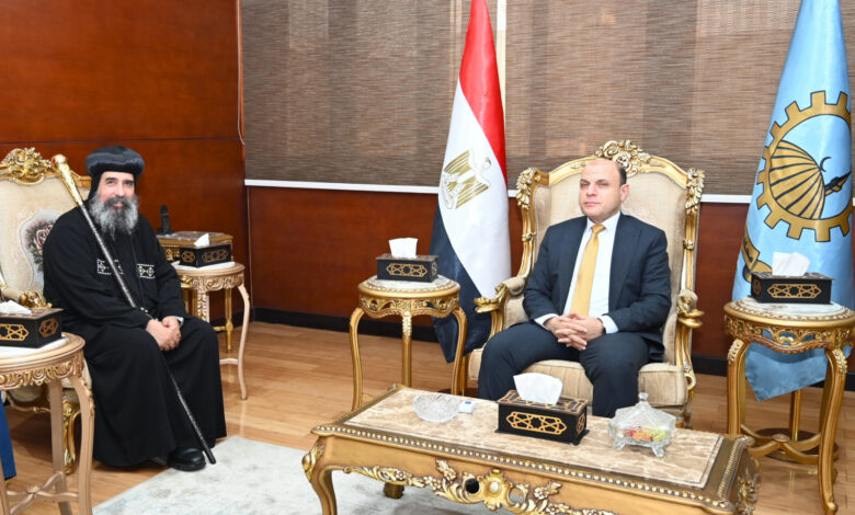 محافظ الغربية يستقبل الأنبا إغناطيوس ويؤكد تعزيز قيم المحبة والوحدة الوطنية