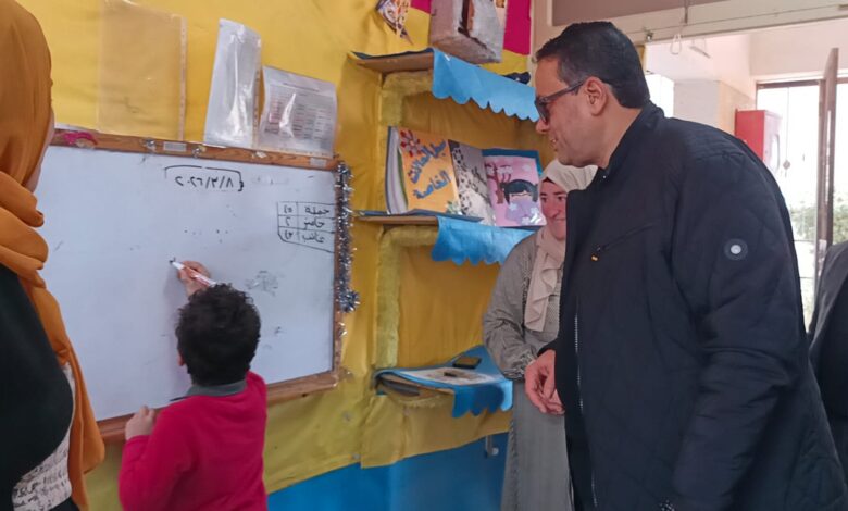 وكيل وزارة التربية والتعليم بالغربية يتابع الفترتين الصباحية والمسائية لمدارس إدارة كفر الزيات