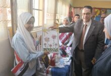 وكيل وزارة التربية والتعليم بالغربية يفتتح المعرض الفنى لتخصص الملابس الجاهزة والتريكو الآلى