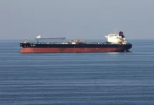 إيران:مضيق هرمز لن يفتح لاي بارجة أمريكية