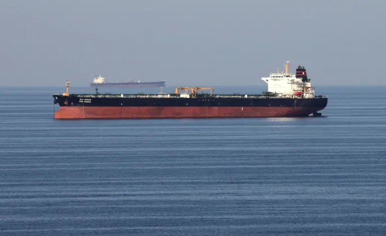 إيران:مضيق هرمز لن يفتح لاي بارجة أمريكية