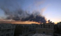 إيران تهدد بضرب أي مكان في المنطقة تستخدمه أمريكا و"إسرائيل" 