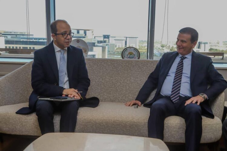 وزير الزراعة يبحث مع وفد «الإيفاد» دعم صغار المزارعين وتعزيز المشروعات التنموية