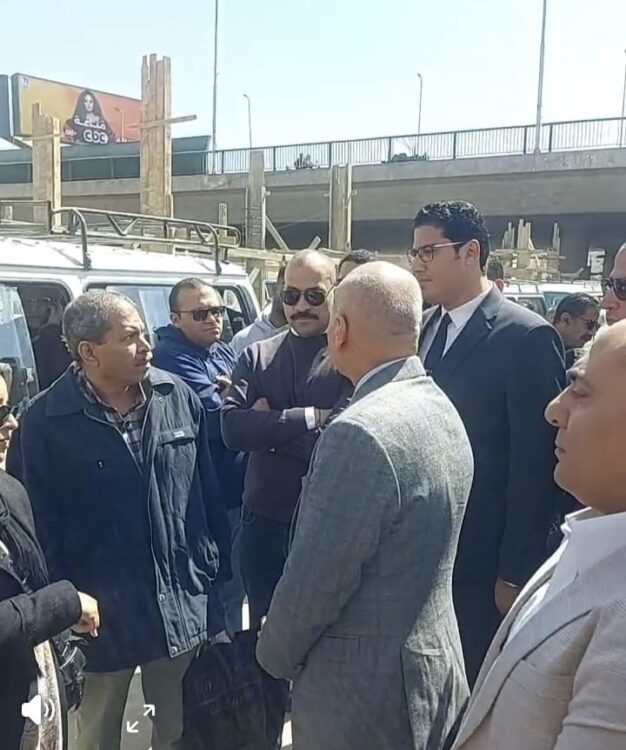 جولة مفاجئة لمحافظ القاهرة بموقف عبد المنعم رياض لمتابعة الالتزام بالتعريفة الجديدة