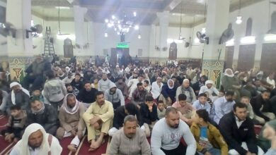 إقبال ملحوظ ومساجد عامرة بالمصلين في الليلة السابعة عشرة من رمضان بالإسكندرية
