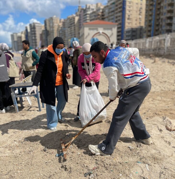 انطلاق فعالية رفاق المناخ بشاطئ المندرة لتعزيز الوعي البيئي  بالتعاون مع اليونيسيف
