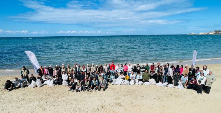 انطلاق فعالية رفاق المناخ بشاطئ المندرة لتعزيز الوعي البيئي  بالتعاون مع اليونيسيف