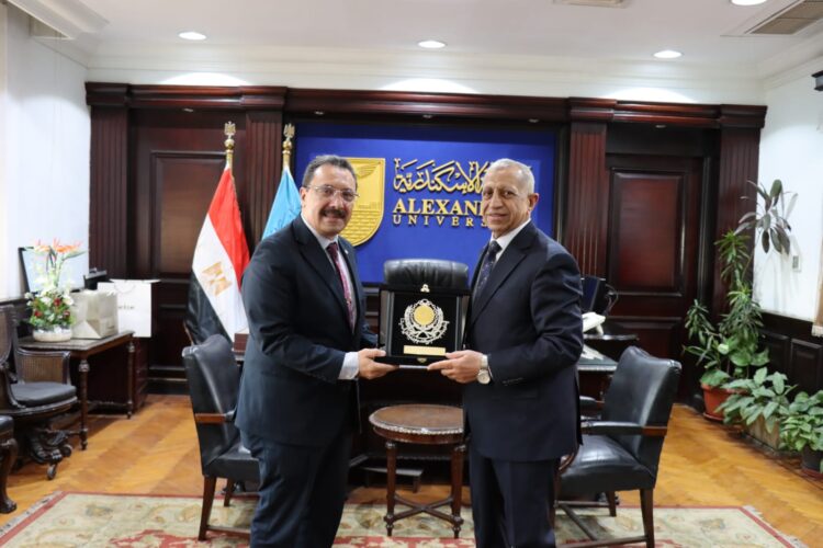 جامعة الإسكندرية تستقبل قائد المنطقة الشمالية العسكرية ورئيس الأكاديمية العربية