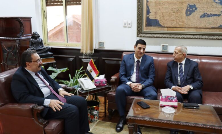 جامعة الإسكندرية تستقبل قائد المنطقة الشمالية العسكرية ورئيس الأكاديمية العربية