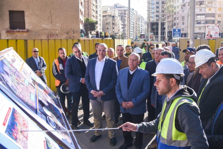 خلال جولته بمحافظة الاسكندرية وزير النقل يتابع مشروع إعادة تطوير ترام الرمل