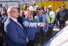 خلال جولته بمحافظة الاسكندرية وزير النقل يتابع مشروع إعادة تطوير ترام الرمل  