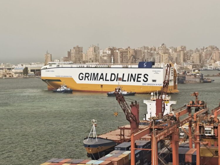 في أول أيام العيد ميناء الأسكندرية يستبقل أحدث عبارات الرورو