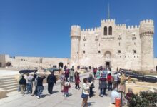 قلعة قايتباى بالإسكندرية  تشهد إقبال غير مسبوق بآلاف الزائرين المصريين والأجانب