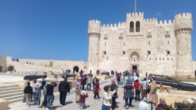 قلعة قايتباى بالإسكندرية  تشهد إقبال غير مسبوق بآلاف الزائرين المصريين والأجانب