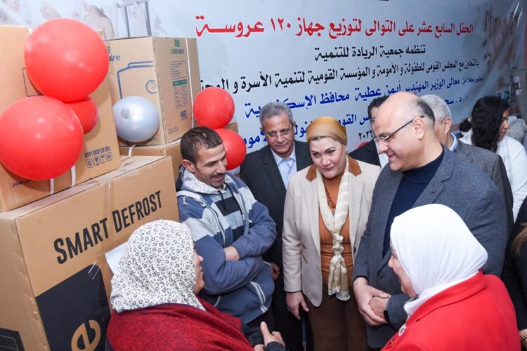 محافظ الإسكندرية  احتفالية تجهيز 120 عريس وعروسة لجمعية الريادة للتنمية