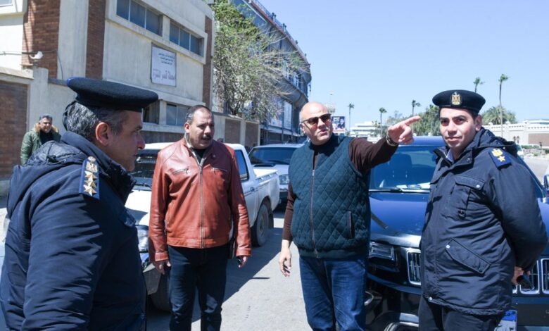 محافظ الإسكندرية بقوم بجولة ميدانية مفاجئة لإعادة الانضباط في الشارع السكندري