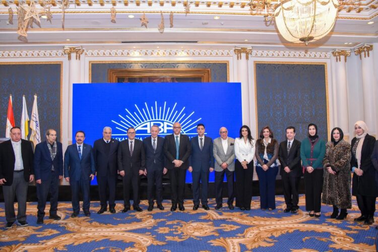 محافظ الإسكندرية: تعزيز دعم جهود التنمية الاقتصادية والاستثمارية بالمحافظة