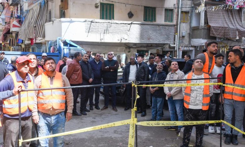 محافظ الإسكندرية يتابع إزالة عقار آيل للسقوط بحي المنتزه أول