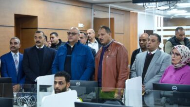 محافظ الإسكندرية يتابع من داخل "مركز السيطرة"  التعامل مع موجة الأمطار الغزيرة