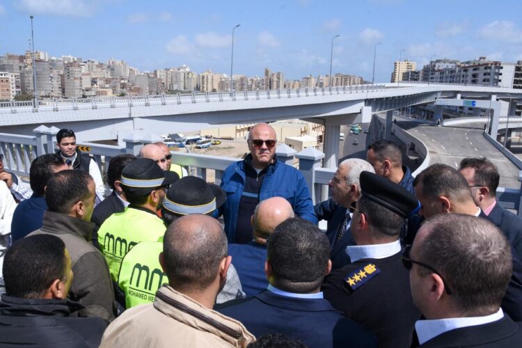 محافظ الإسكندرية يتفقد التشغيل التجريبي للكوبري “كوبري الفريق أول سليمان عزت”