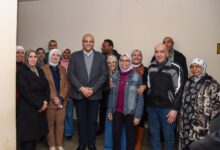 محافظ الإسكندرية يتفقد ديوان عام المحافظة لتقديم التهنئة للعاملين بمناسبة عيد الفطر المبارك