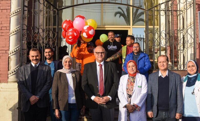 محافظ الإسكندرية يزور مستشفى الأنفوشي للأطفال لتهنئة المرضي بعيد الفطر المبارك