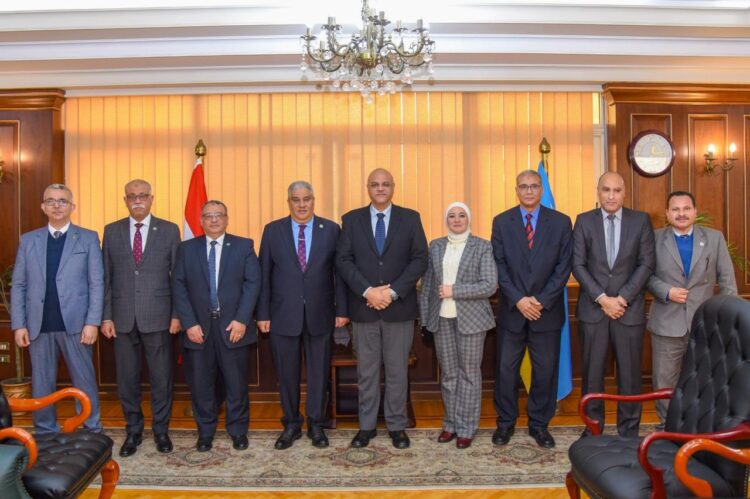 محافظ الإسكندرية يستقبل رئيس جامعة برج العرب التكنولوجية والوفد المرافق له