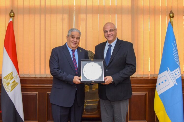 محافظ الإسكندرية يستقبل رئيس جامعة برج العرب التكنولوجية والوفد المرافق له